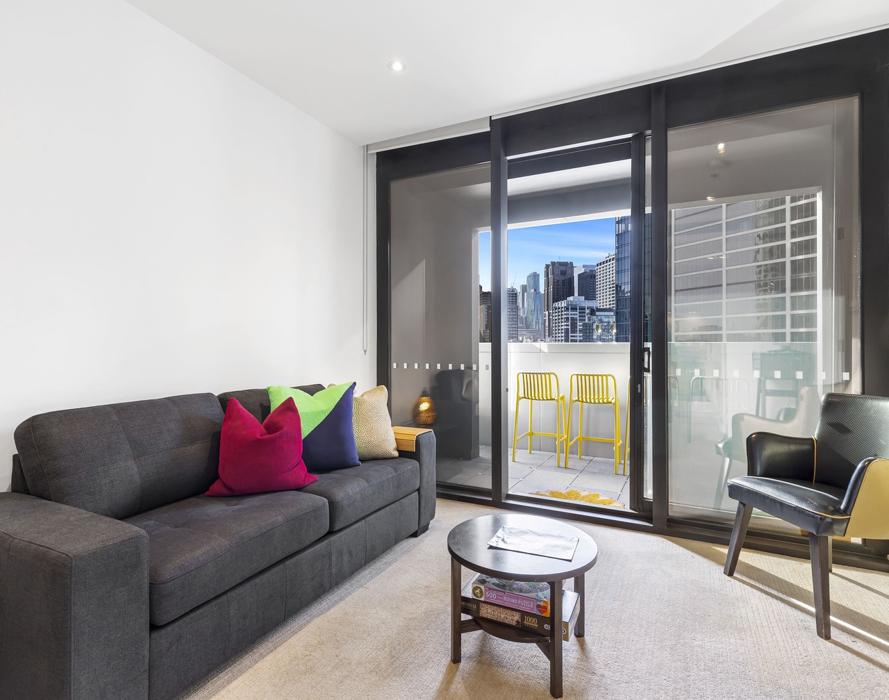 Love Melbourne by Ready Set Stay - Huge balcony apartment, pet friendly, WIFI 1