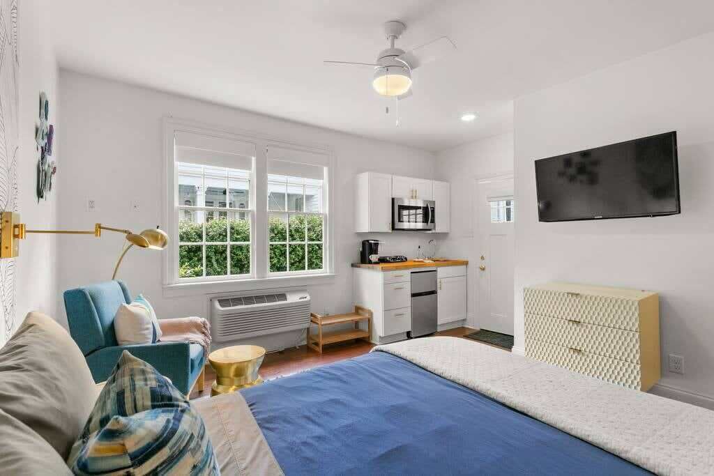 Gorgeous Garden District Studio |Gated Parking 1