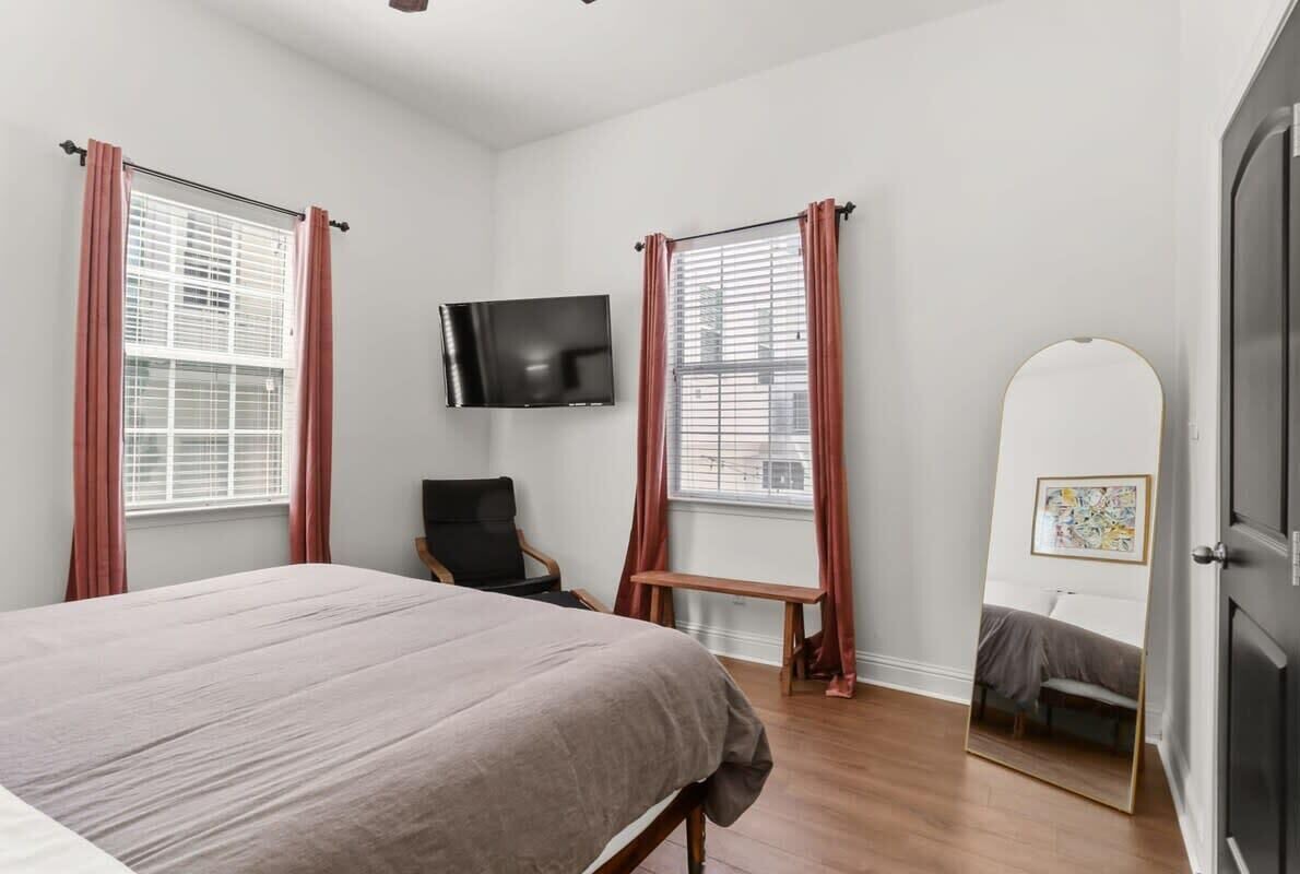 Garden District | Garage Parking |3 Beds+Workspace 1