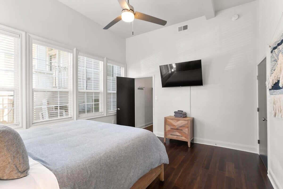 Modern 2BR | Garden District | Stunning Luxury 1