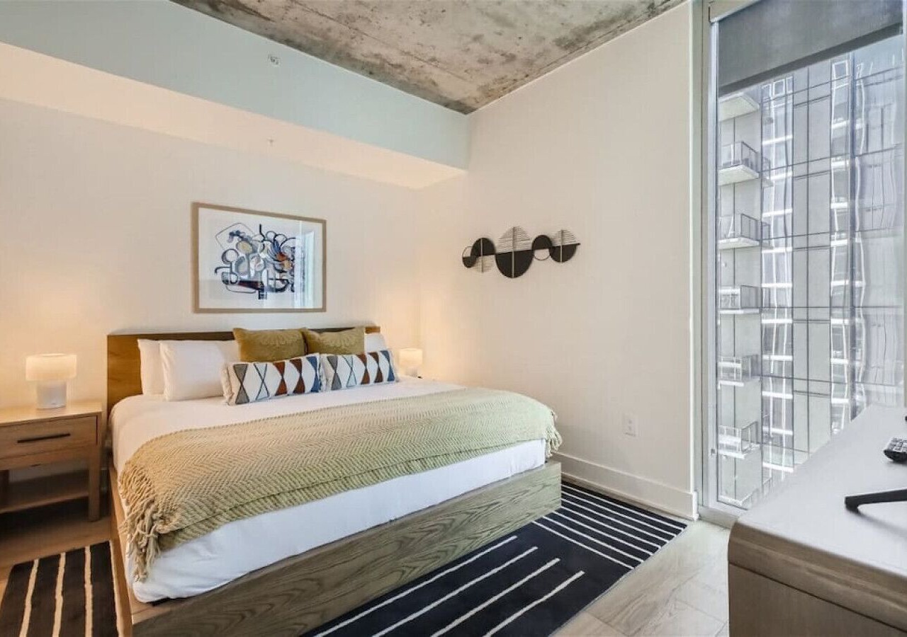2BD Condo-Rainey St-Best views-RT Pool 1