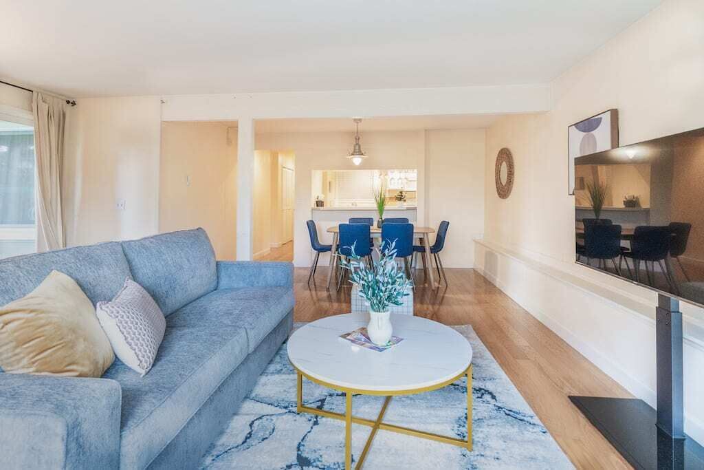 Spacious 2B2B Condo near downtown & Microsoft 1