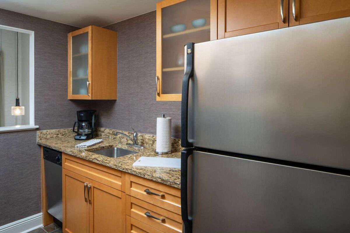Discover the Heart of New Orleans! Outdoor Pool, Free Breakfast, Pets Allowed! 1