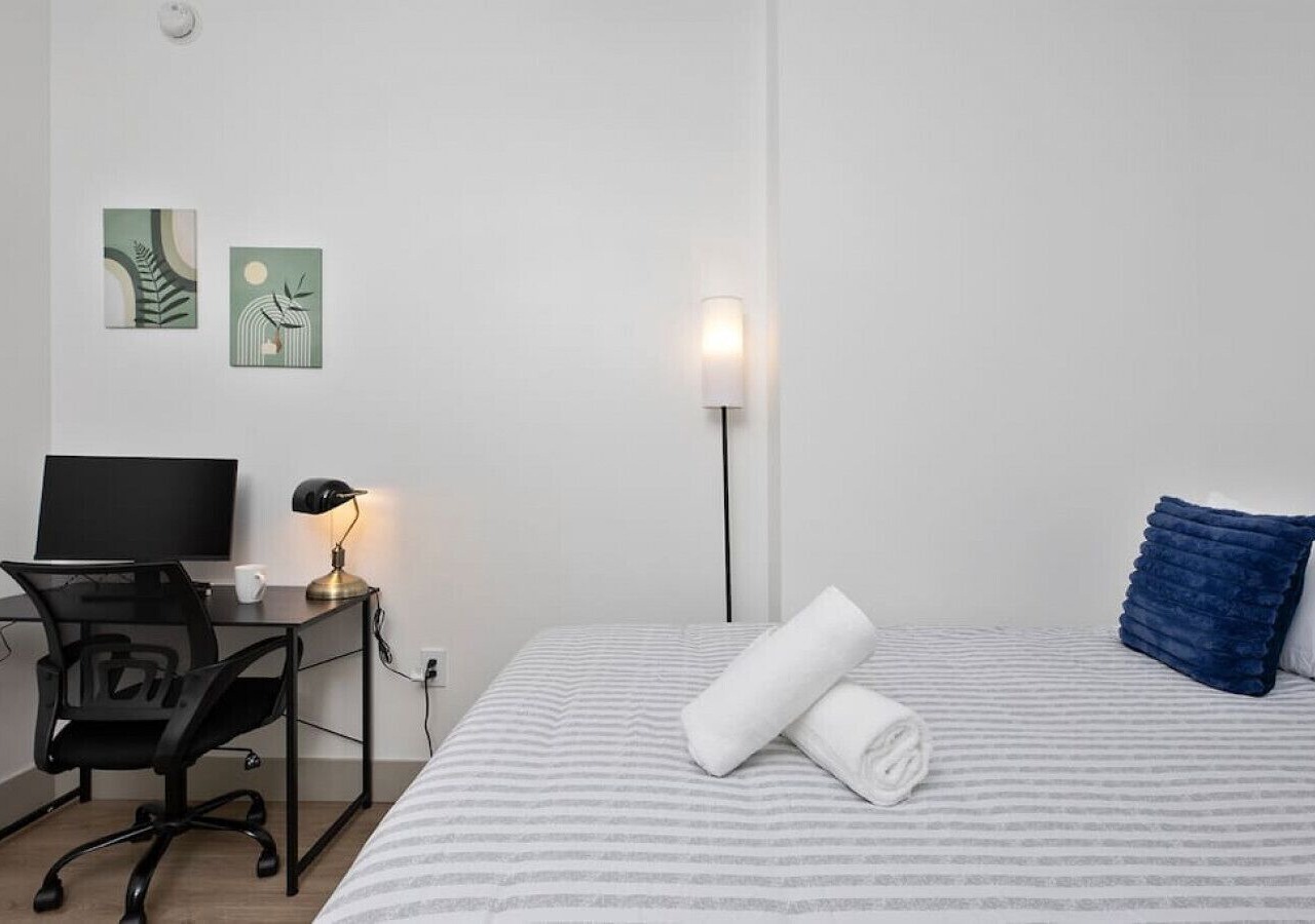 Brand New Luxury Apt, 2 Mins to Stadium, Free Parking, City Views, WiFi 1