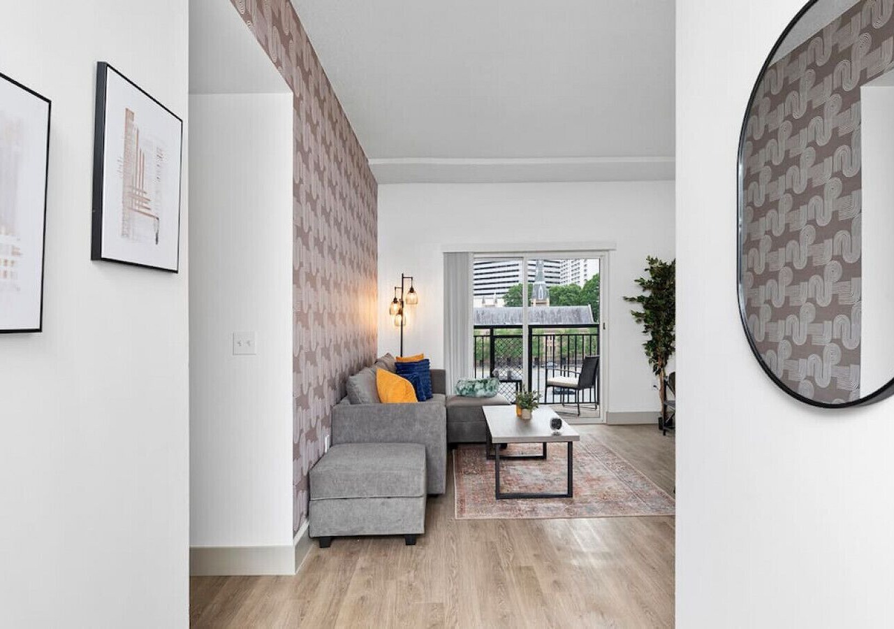 Brand New Luxury Apt, 2 Mins to Stadium, Free Parking, City Views, WiFi 1