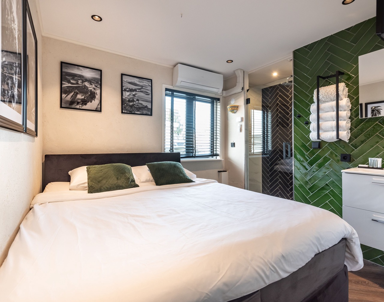 Unieke en Moderne Water Villa in de Buurt van Schiphol en Amsterdam 1
