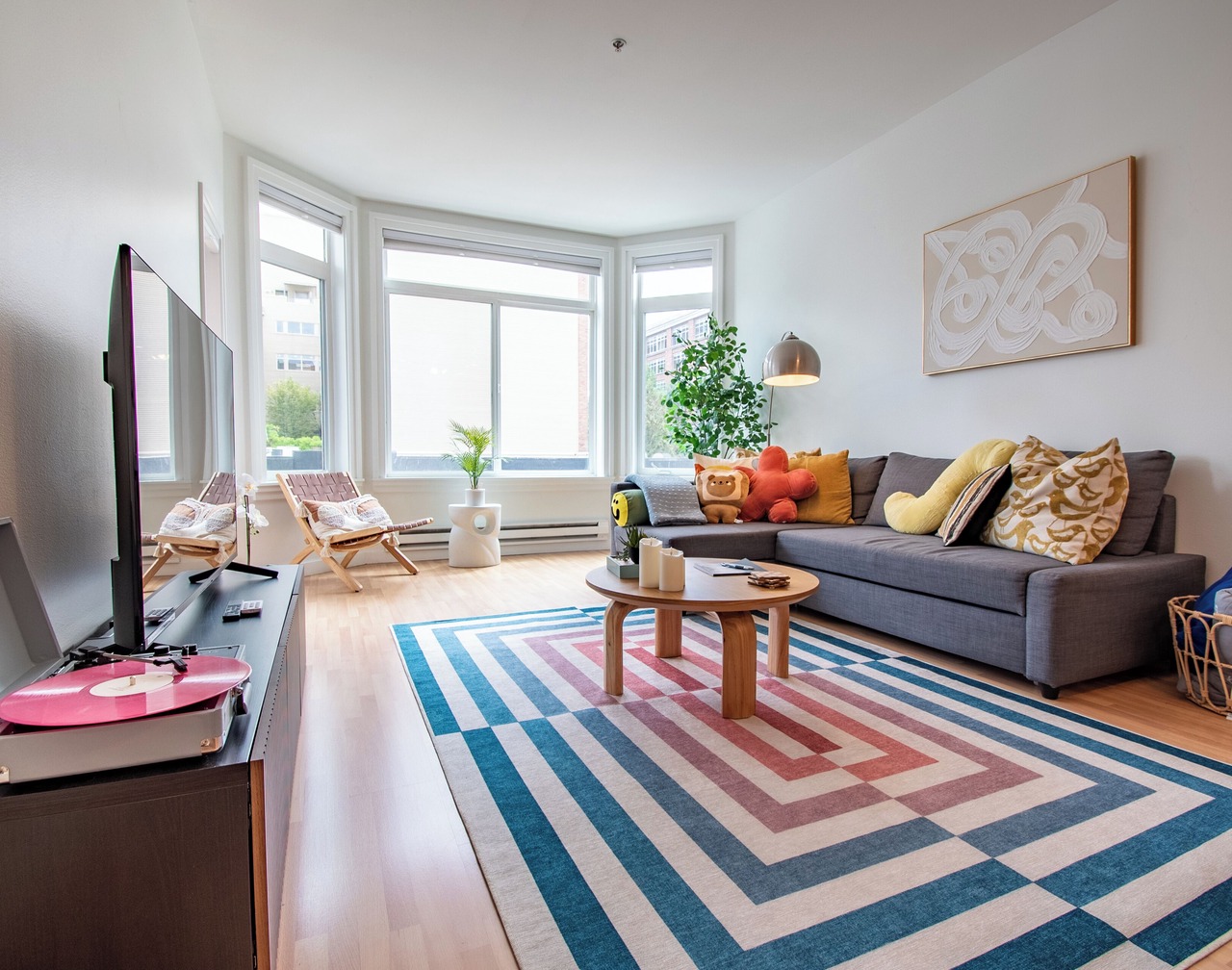Enchanting 1 Bedroom Home in Heart of Seattle! + Pool & Parking 1