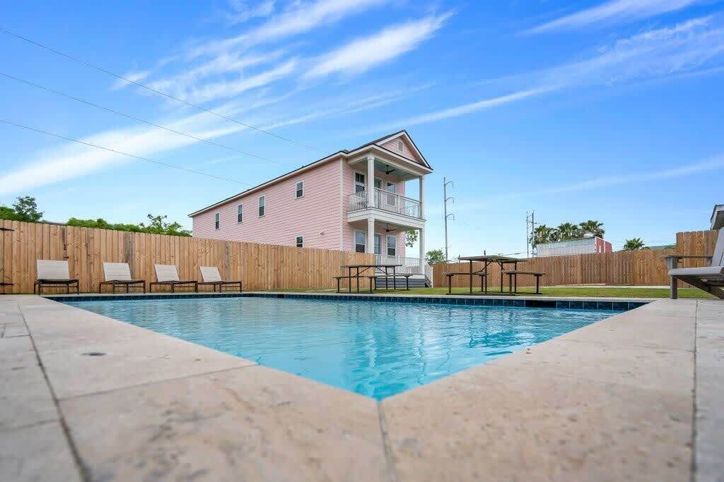 Pristine 4BD w Pool | Driveway Parking | Balcony 1
