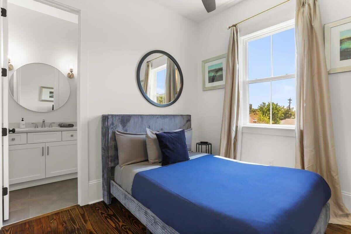 Pristine 4BD w Pool | Driveway Parking | Balcony 1