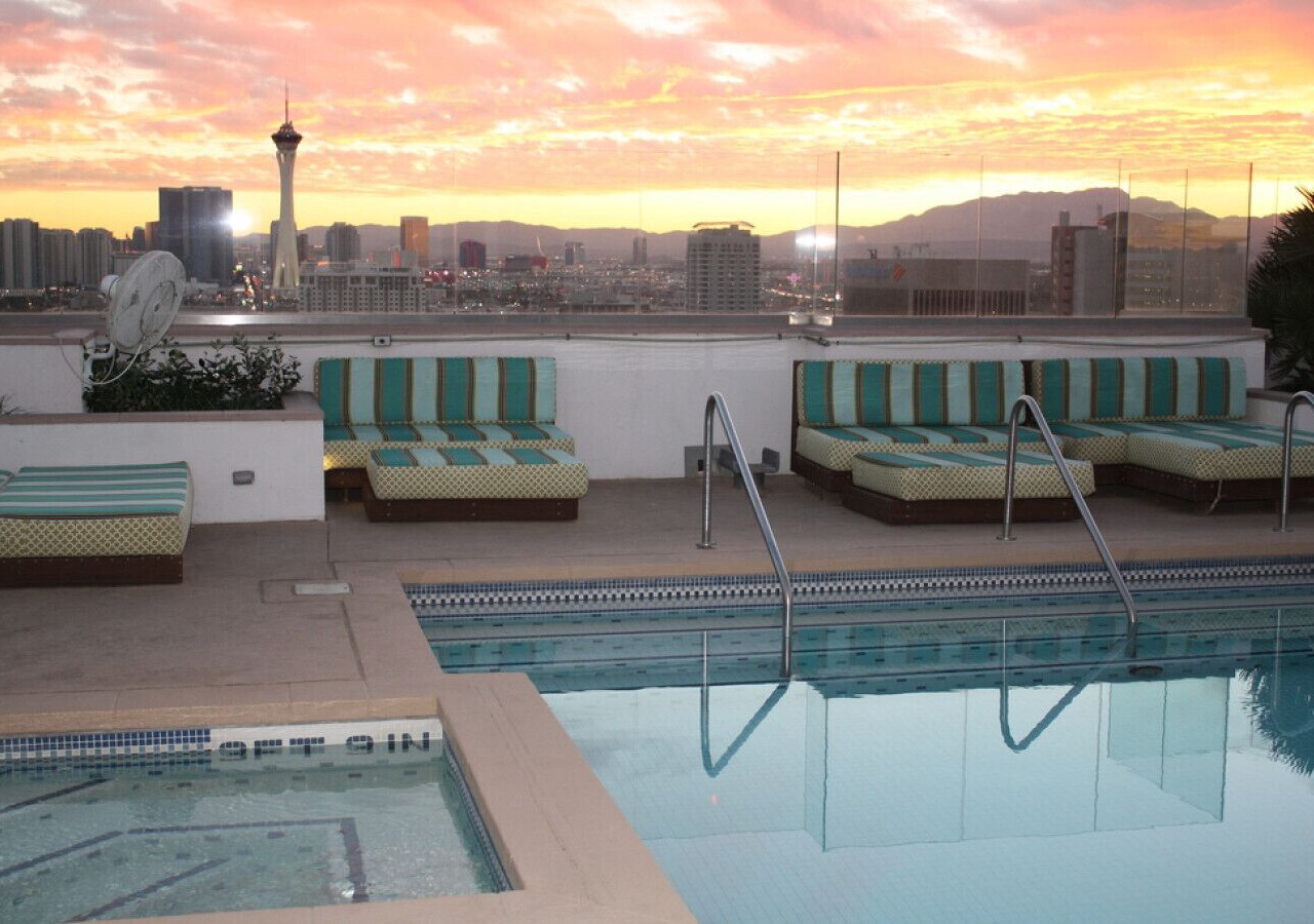 Opulent Ogden Luxury High Rise 20th floor Queen 1