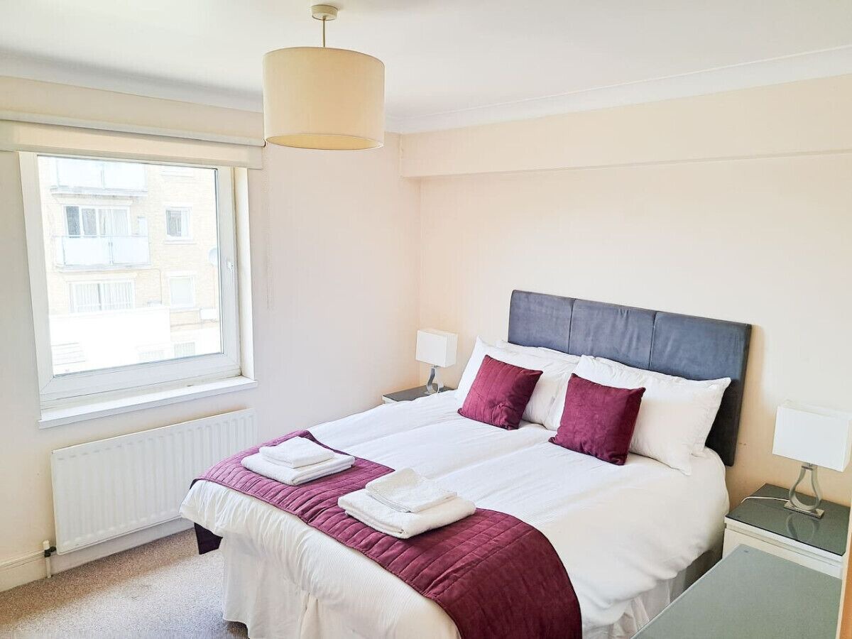 Wimbledon Apartment Is a Fantastic 1 Bedroom Apartment in the centre of Wimbledon with free parking! 1