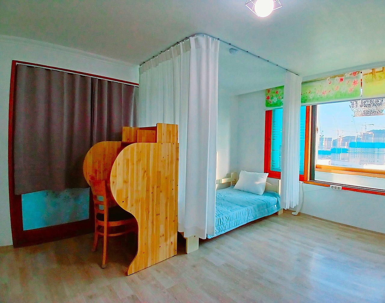 [Female-Only Twin Room/Zero Deposit/Fully Furnished/Free Pickup Service] 1
