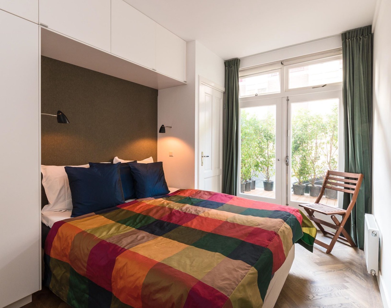 Luxury Long Stay Apartment with canal view located in the historic old center of Amsterdam. 1