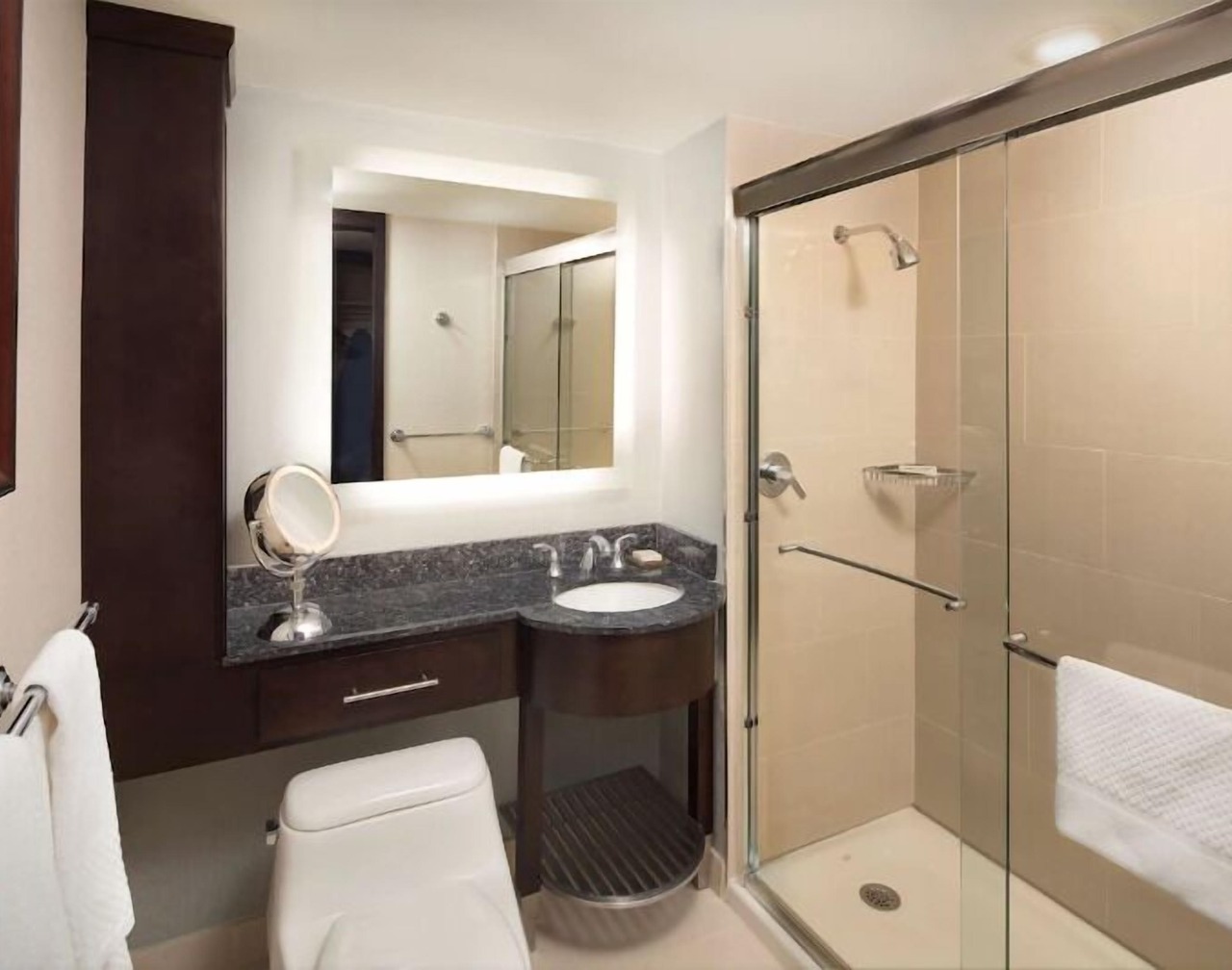Retreat in the Heart of DC! Outdoor Swimming Pool, Pets are Welcome Here! 1