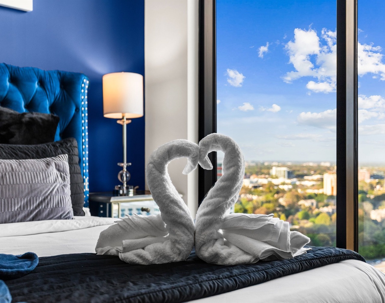 25th Floor Midnight Oasis | Skyline Views, Balcony, Near Mercedes-Benz Stadium 1