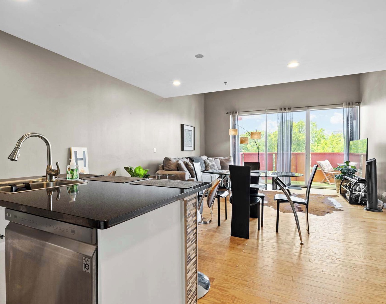 East Side Heights: Loft in the Vibrant East Austin 1