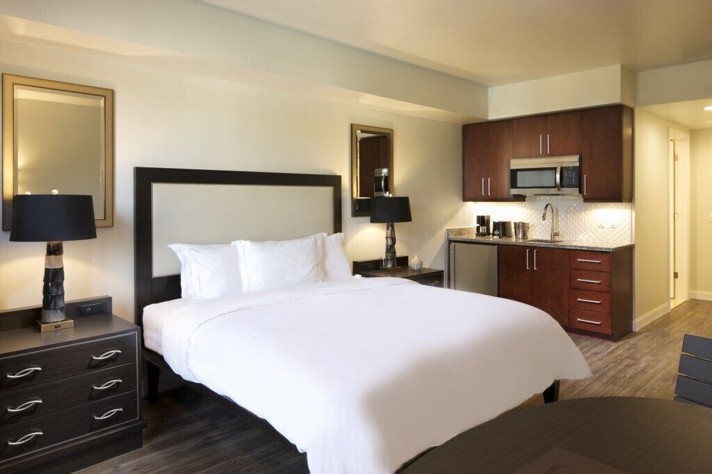 Orlando | City Escape | Resort Pool & Theme Parks Nearby 1