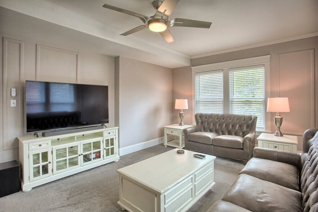 Suites on Seneca - Beautiful 1 Bedroom Apartment 1