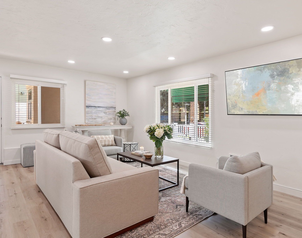 Beautiful Remodeled Condo With Patio Near West Beach 1