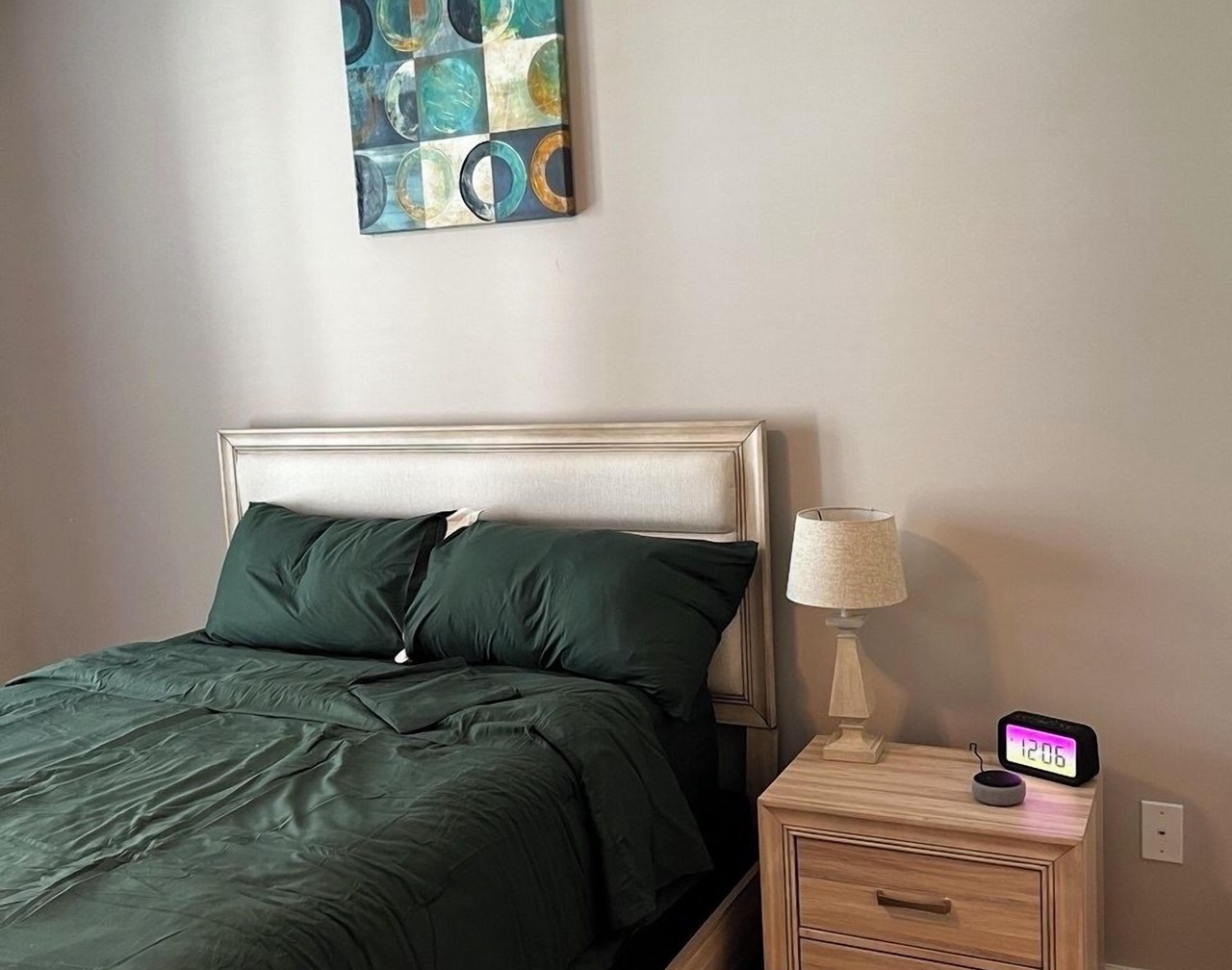 2 bedroom 2 bathroom, gated community walking distance to Perimeter Mall and etc 1