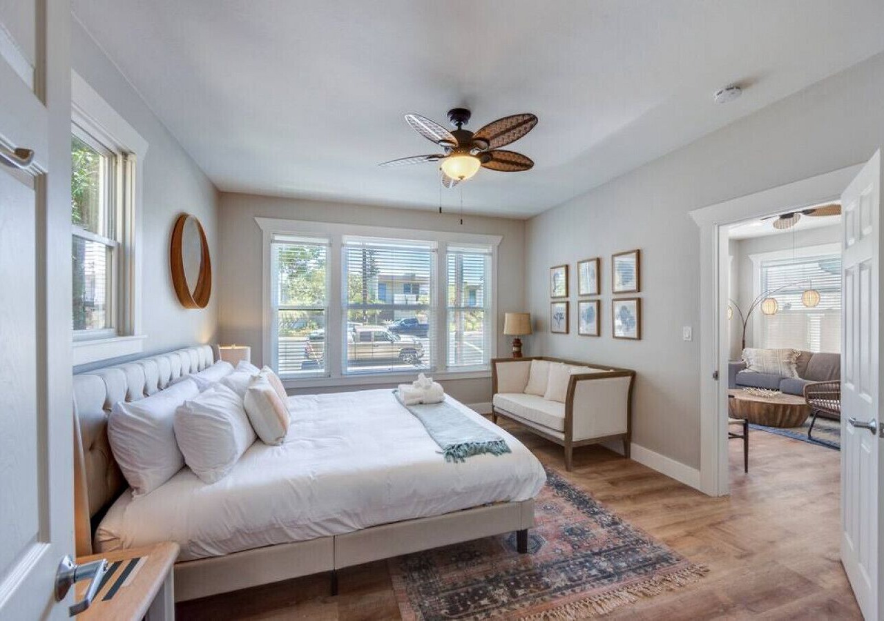 Coronado Unit 1 - B Ave Bungalows · King-sized 1/1, 5-10 Min Walk to Coronado Beach! 1
