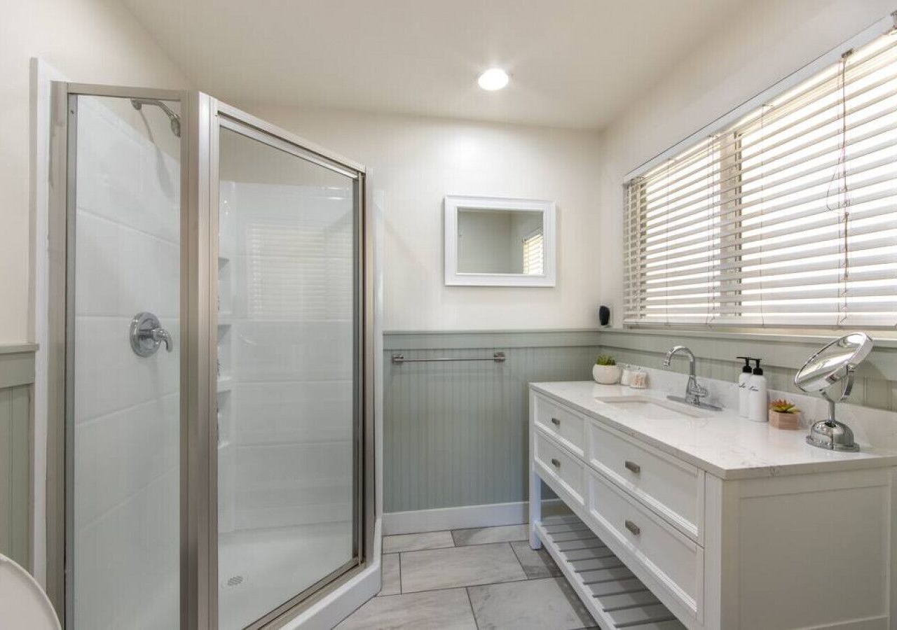 Coronado Unit 1 - B Ave Bungalows · King-sized 1/1, 5-10 Min Walk to Coronado Beach! 1