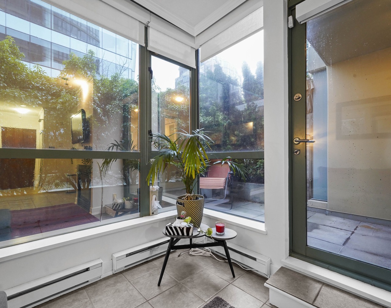 Urban Oasis! Sleeps 4/Big Private Patio/Fast Wifi 1