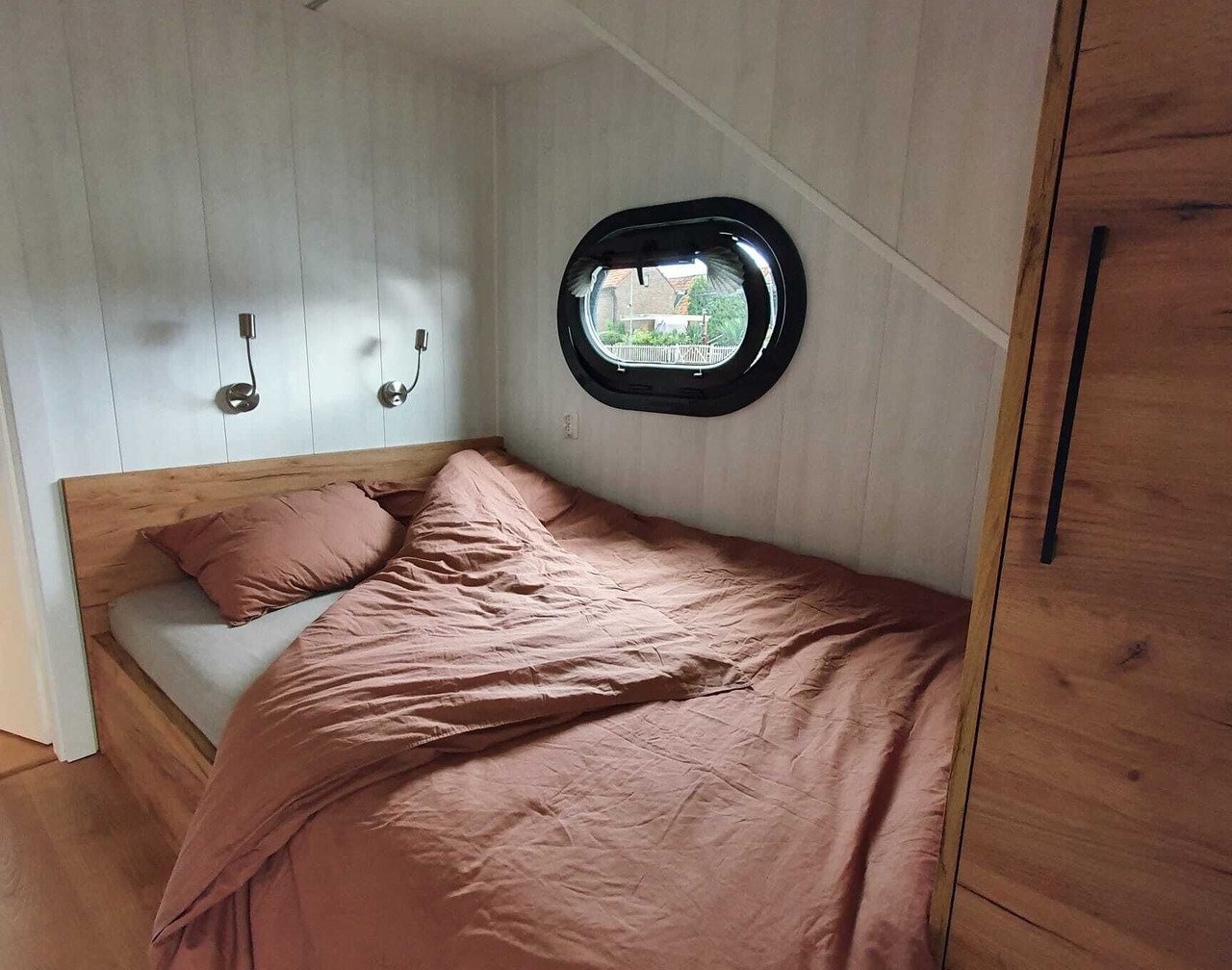 Stylish, Brand-new Houseboat in Monnickendam, Near Amsterdam 1