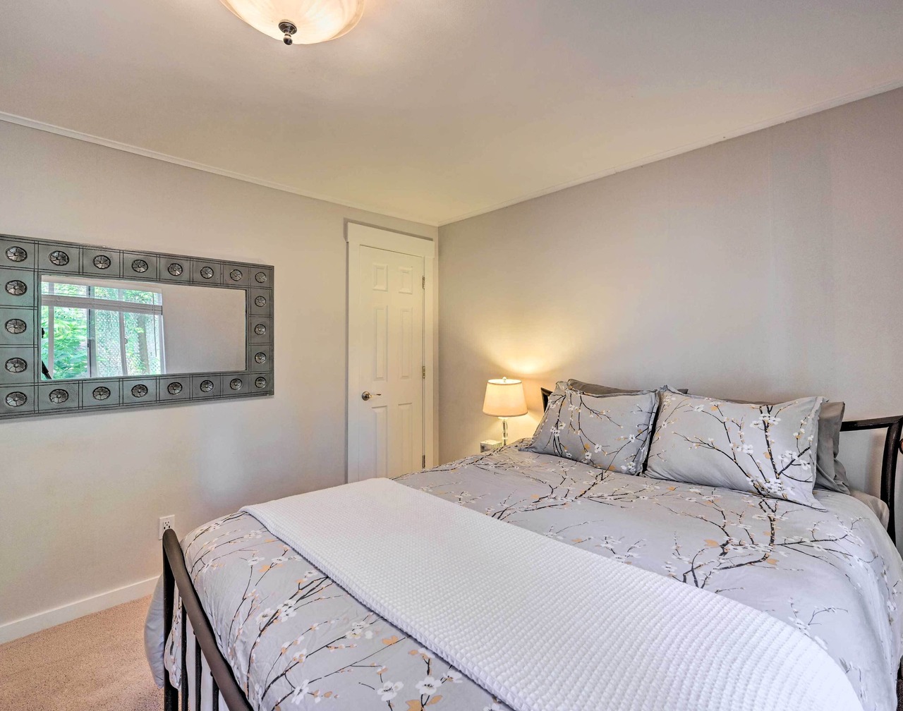 Near I-405 & 1 Mi to Dtwn! Kirkland Family Home 1