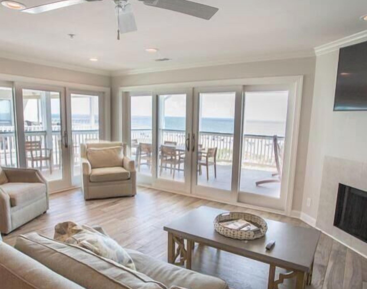 Insanely Gorgeous, Oceanfront, Top Floor Views 1