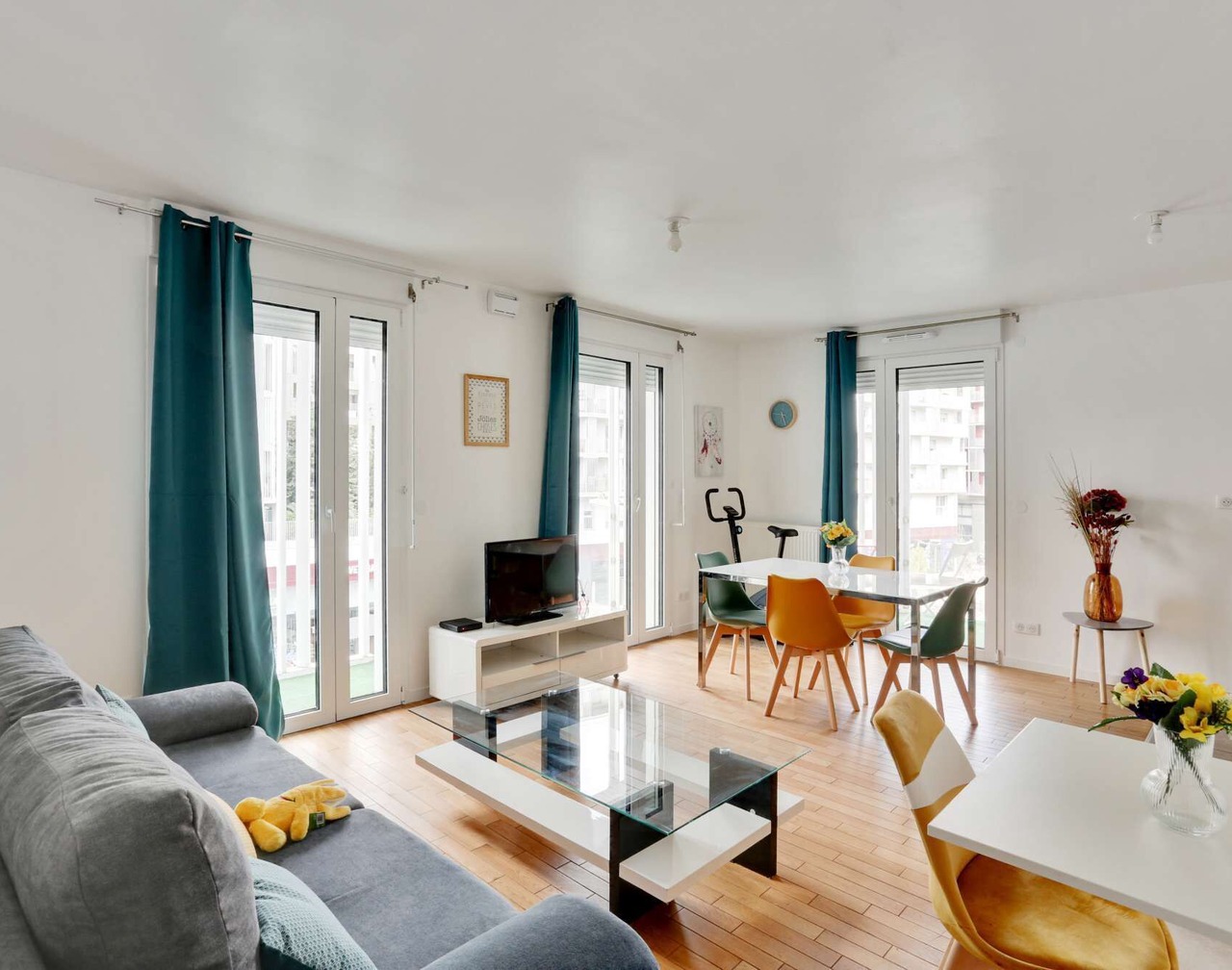 Chic apart with parking near Paris 1