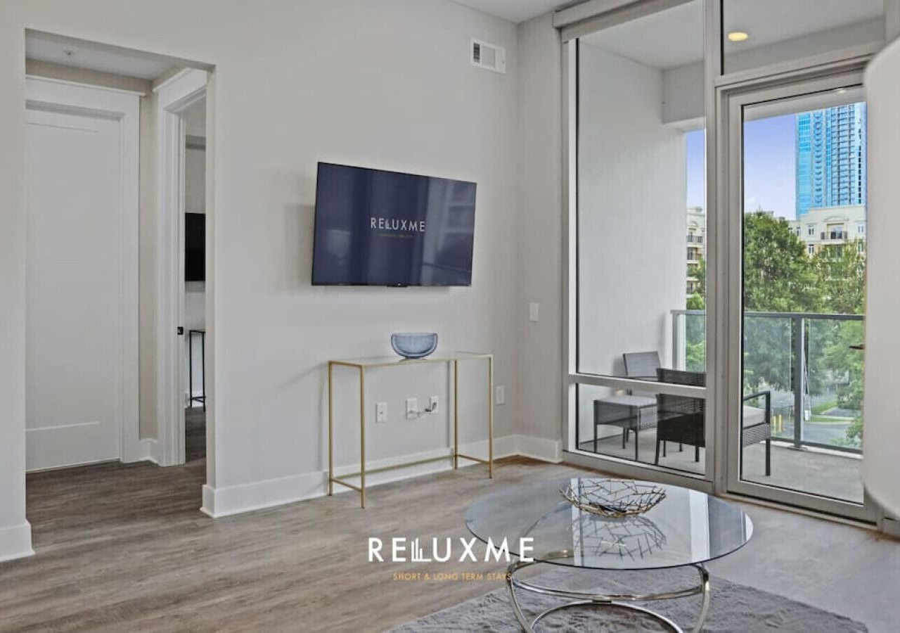 Reluxme | Uptown-High Rise w/Stunning Views 1