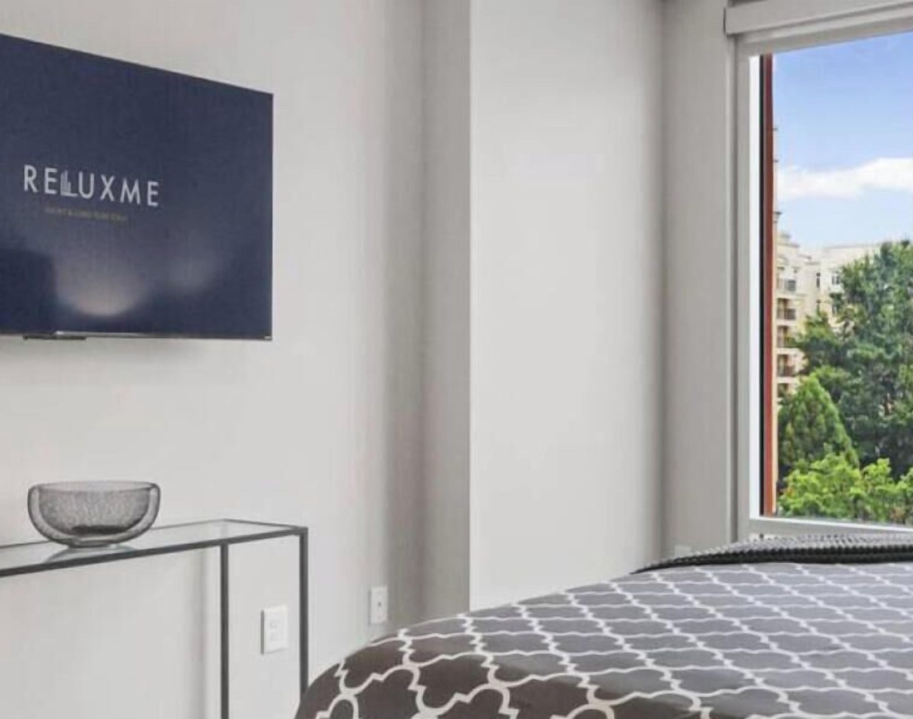 Reluxme | Uptown-High Rise w/Stunning Views 1