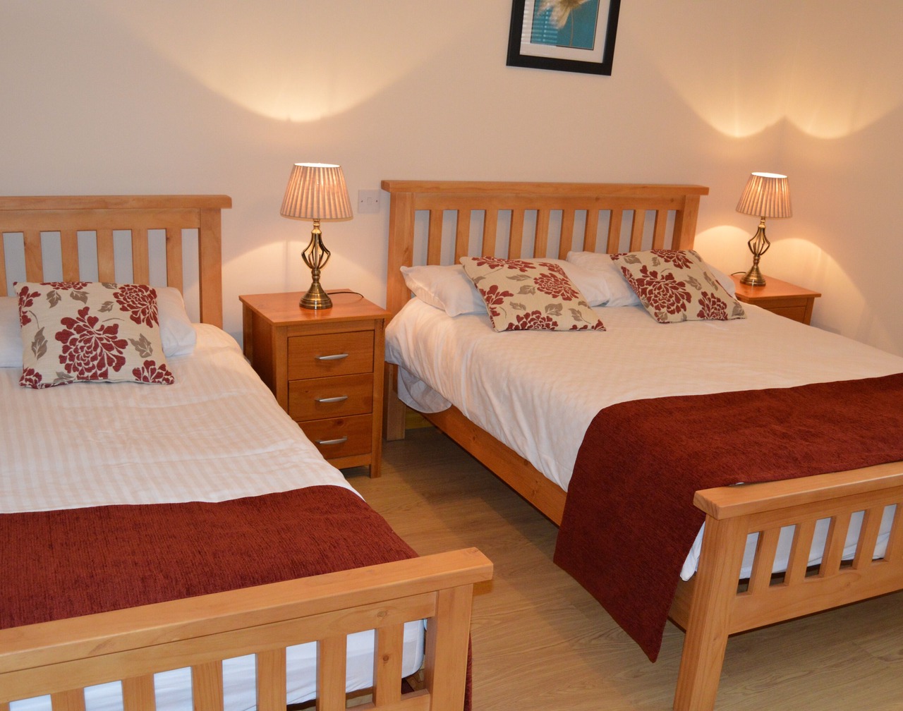 Apt sleeps 5 within walking distance to city, park 10 min walk and zoo 15 min 1