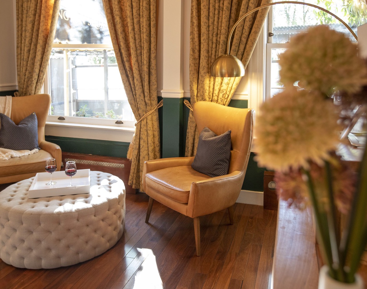 Junior Suite with Ensuite Bathroom 1