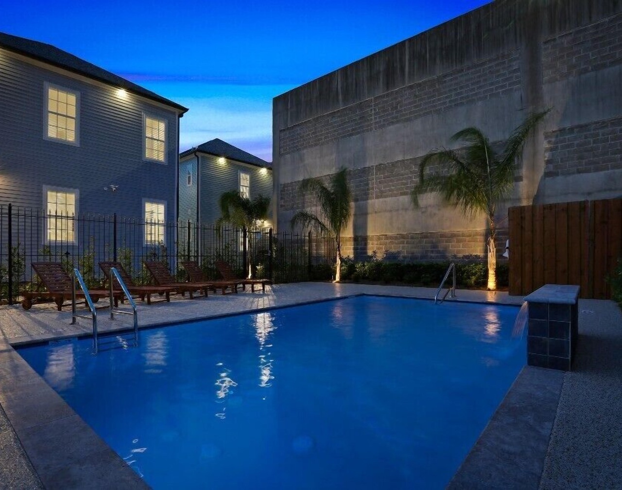 20% OFF Monthly | 10% OFF Weekly-Modern Condo Steps to St. Charles Ave & Close to FQ 1