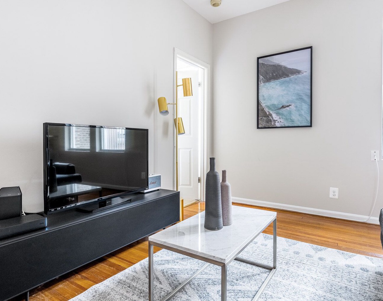 Smart Dupont Circle 1BR nr. U Street, Metro & Glen’s Mkt, by Blueground 1