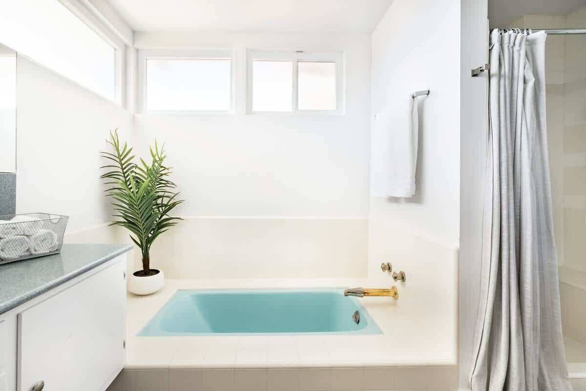 Modern Guest Villa Near LAX, LA Stadiums & Beaches 1