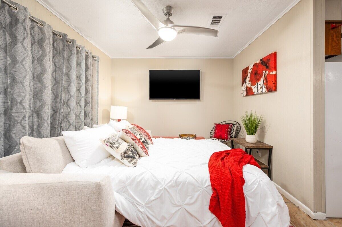 By Hospitals 🏥 | PetsOK 🐈 | 55" 4KTV | King 🛏 1