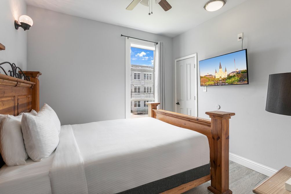 20% OFF Monthly | 10% OFF Weekly-St. Charles Ave Condo – Minutes to FQ 1