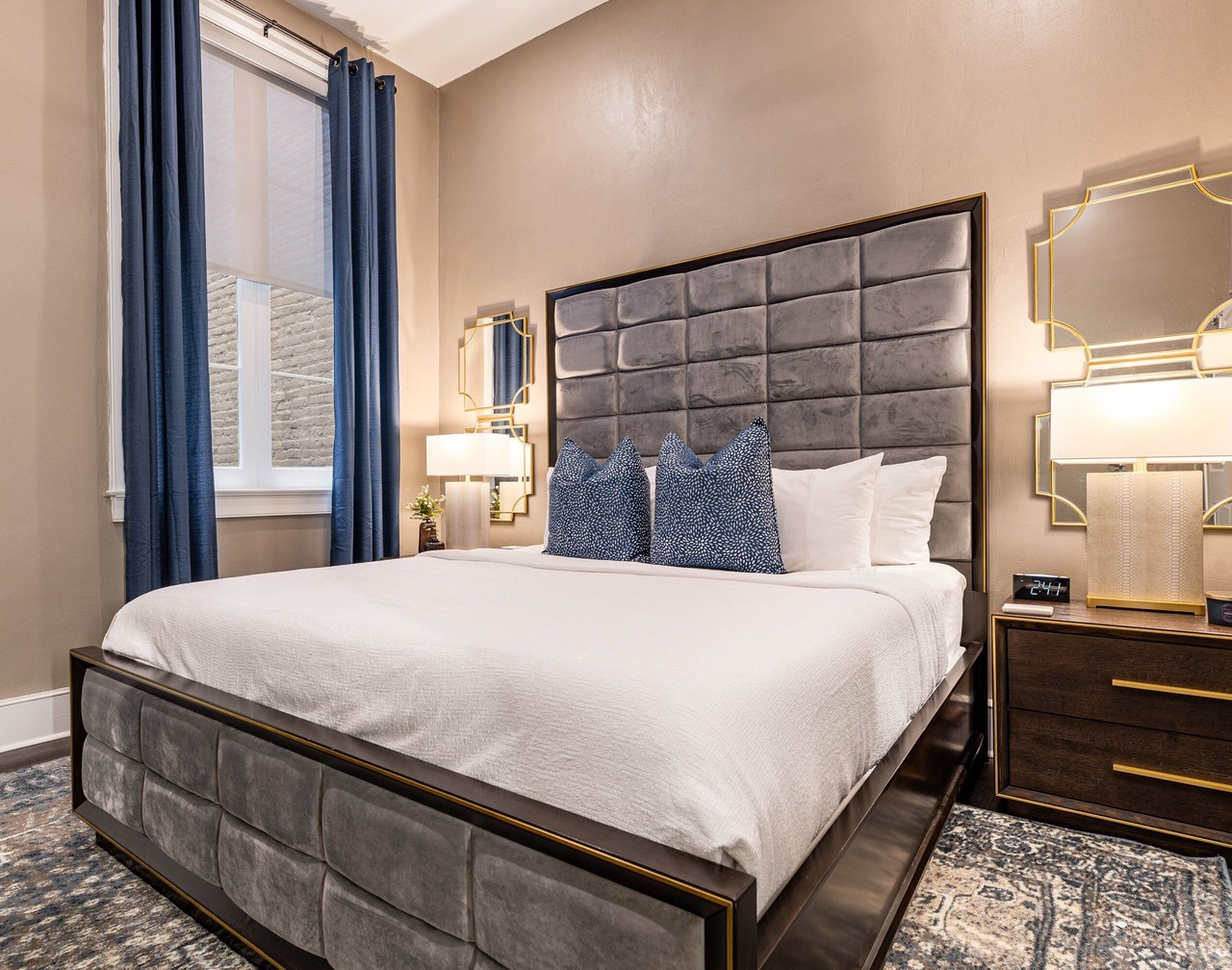 ⚜️ Perfect Downtown 1 Bedroom plus Queen Sleeper Sofa & Private Terrace ⚜️ - The Livingston 1