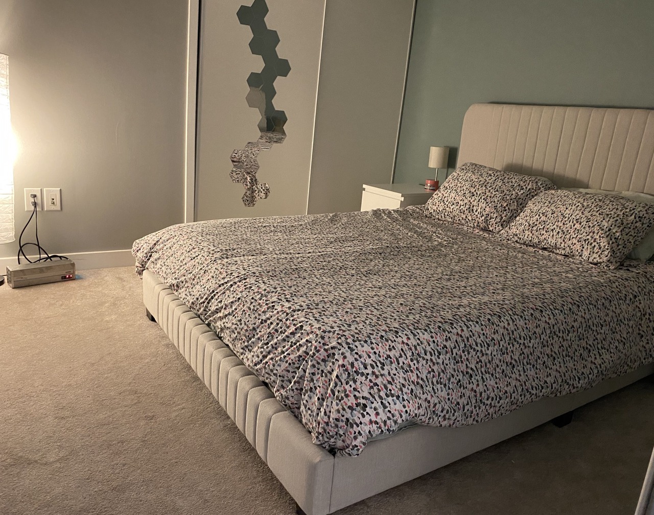 Stylish Fully Furnished 1 Bedroom Condo close to CN Tower 1