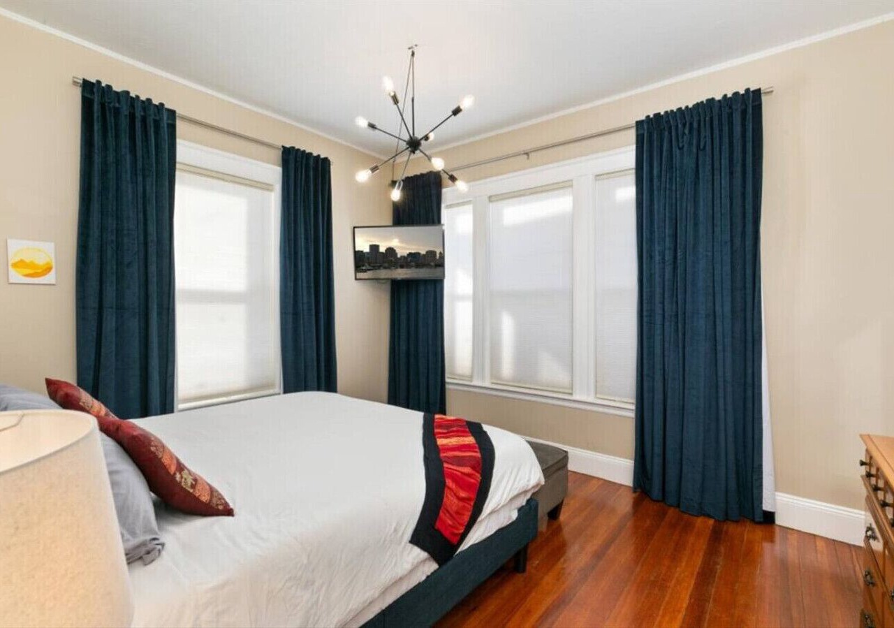 Next to Boston & Beach, King Beds, Free Parking+EV 1