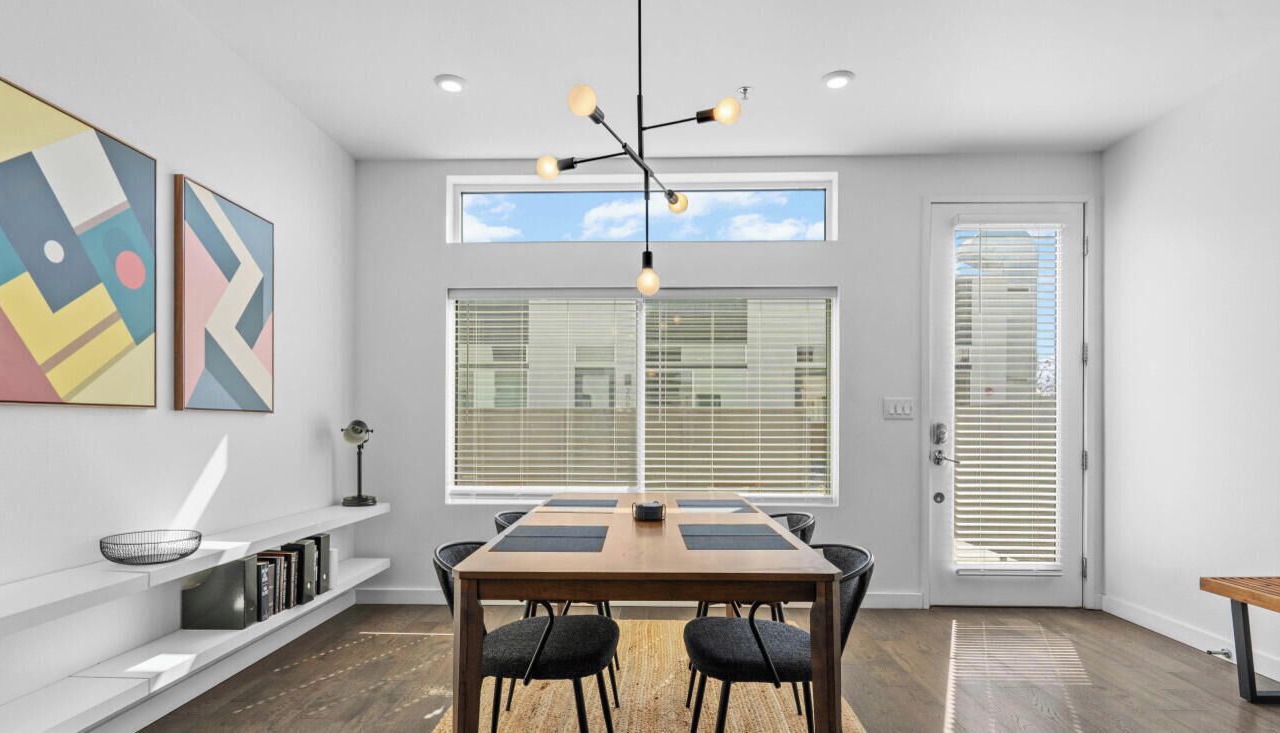 Central Condo w/Balcony, Close to DT & Food 1