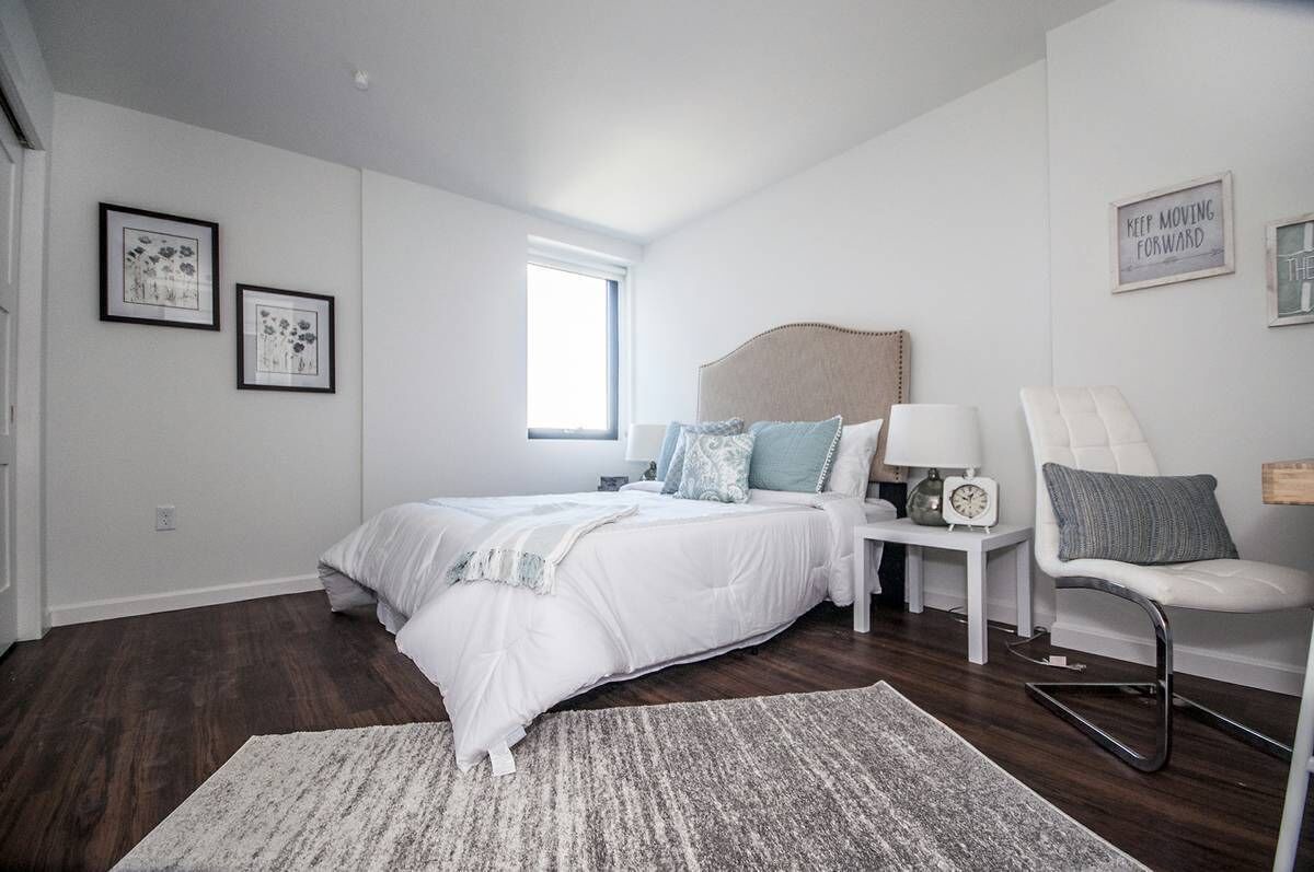 Newly furnished 1 bed, 1 bath. Views of the whole city! 1