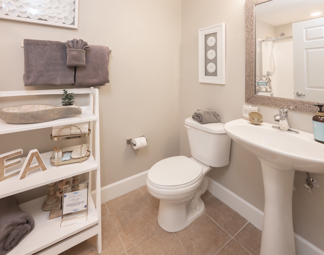 BEACHFRONT + Beach Chair SERVICE Near PIER PARK! 2BR 2 BA - 2 King Beds 1