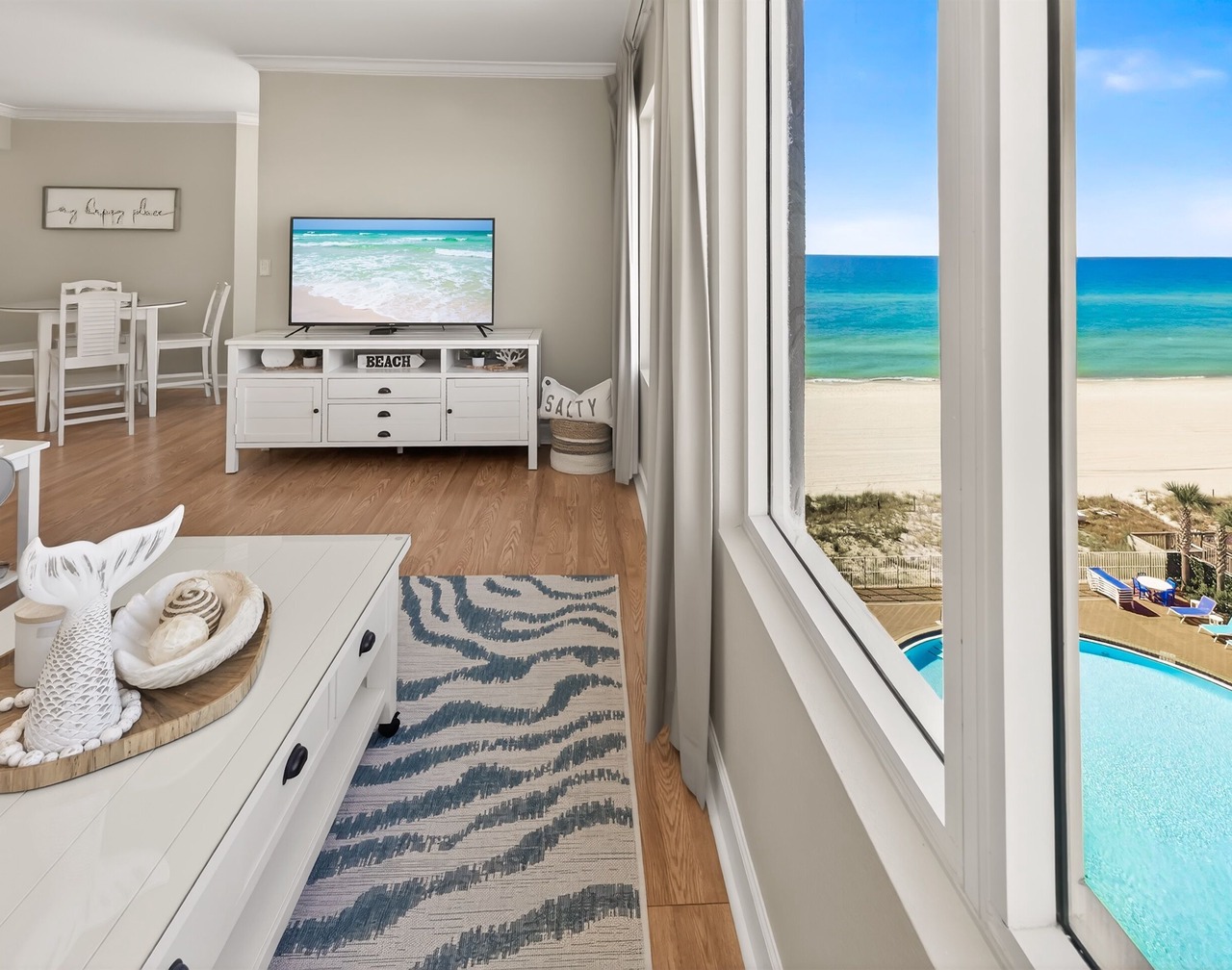 BEACHFRONT + Beach Chair SERVICE Near PIER PARK! 2BR 2 BA - 2 King Beds 1