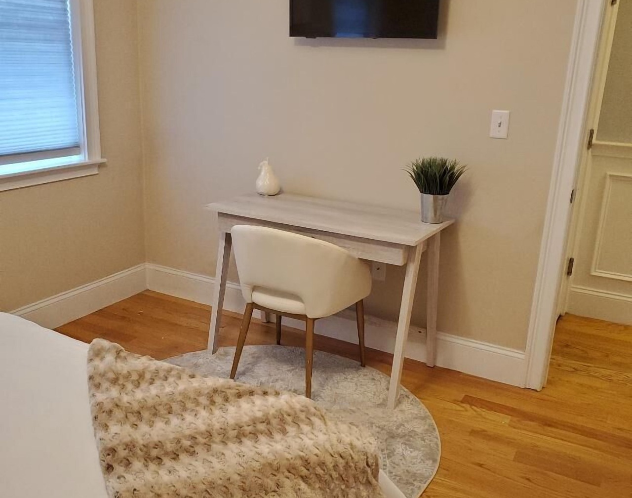 Modern 2 BR, 1BA Near Convention Center & Seaport 1