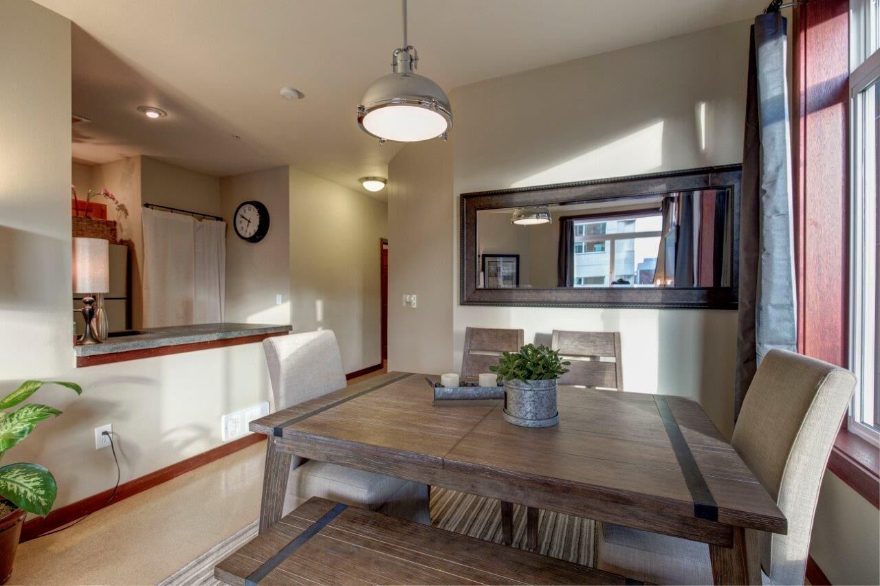 Fabulous 2 Bedroom Suite in the City! King Beds/Secured Parking & Indoor Pool! 1