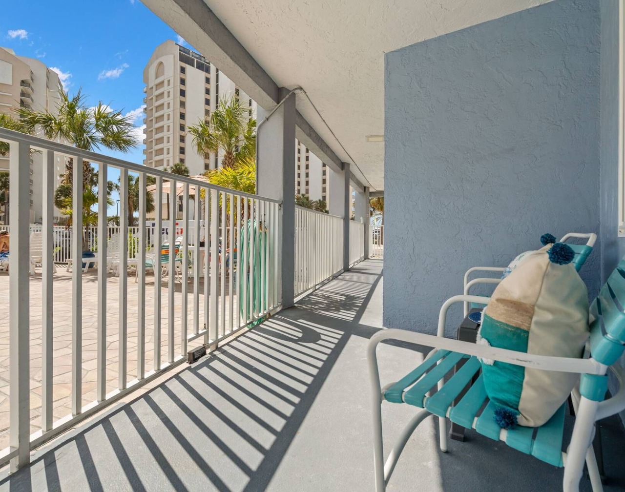 Easy Walk to Beach! Completely Updated! ~ Pool, FREE Parking, FREE Activities! ~ 113 Pelican Pointe 1